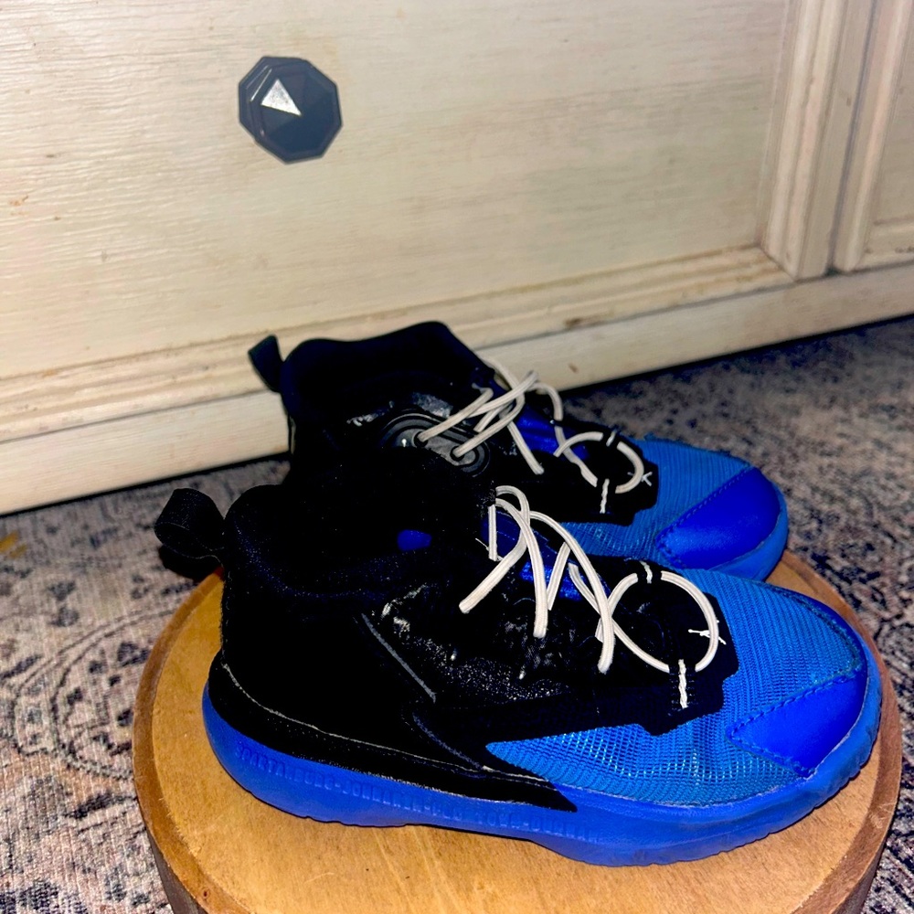 Jordan Zion 1’s size toddler 9c
